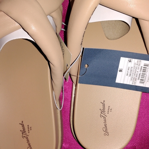 Universal NWT Thread sandals 🩴 - Picture 5 of 6